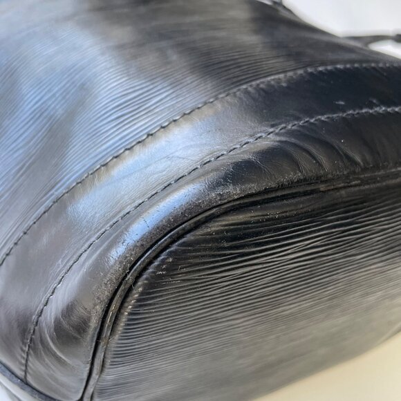 Louis Vuitton Black Epi Leather Noe Drawstring Bucket Bag With Adjustable Strap - Picture 10 of 16